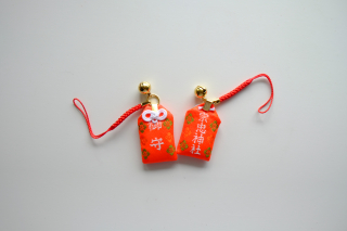 鈴付健康守（赤）